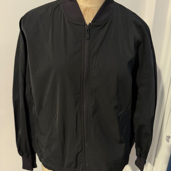 Lululemon Lightweight Hem-Cinch Bomber Jacket in Black Size Small - Picture 1 of 8
